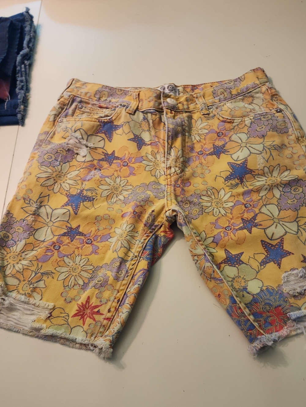 We The Free Yellow Floral Star-Print Distressed Women’s Shorts